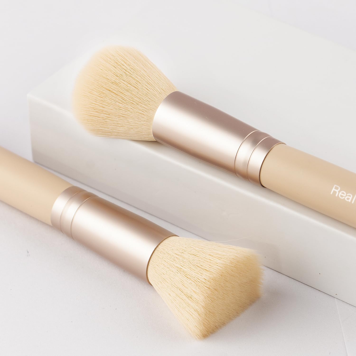 Real Perfection Makeup Brush Set 16 Pcs with 1 Eyebrow Razor Premium Synthetic Foundation Powder Concealers Eyeshadow Blush Makeup Brushes Make up Brushes Kit