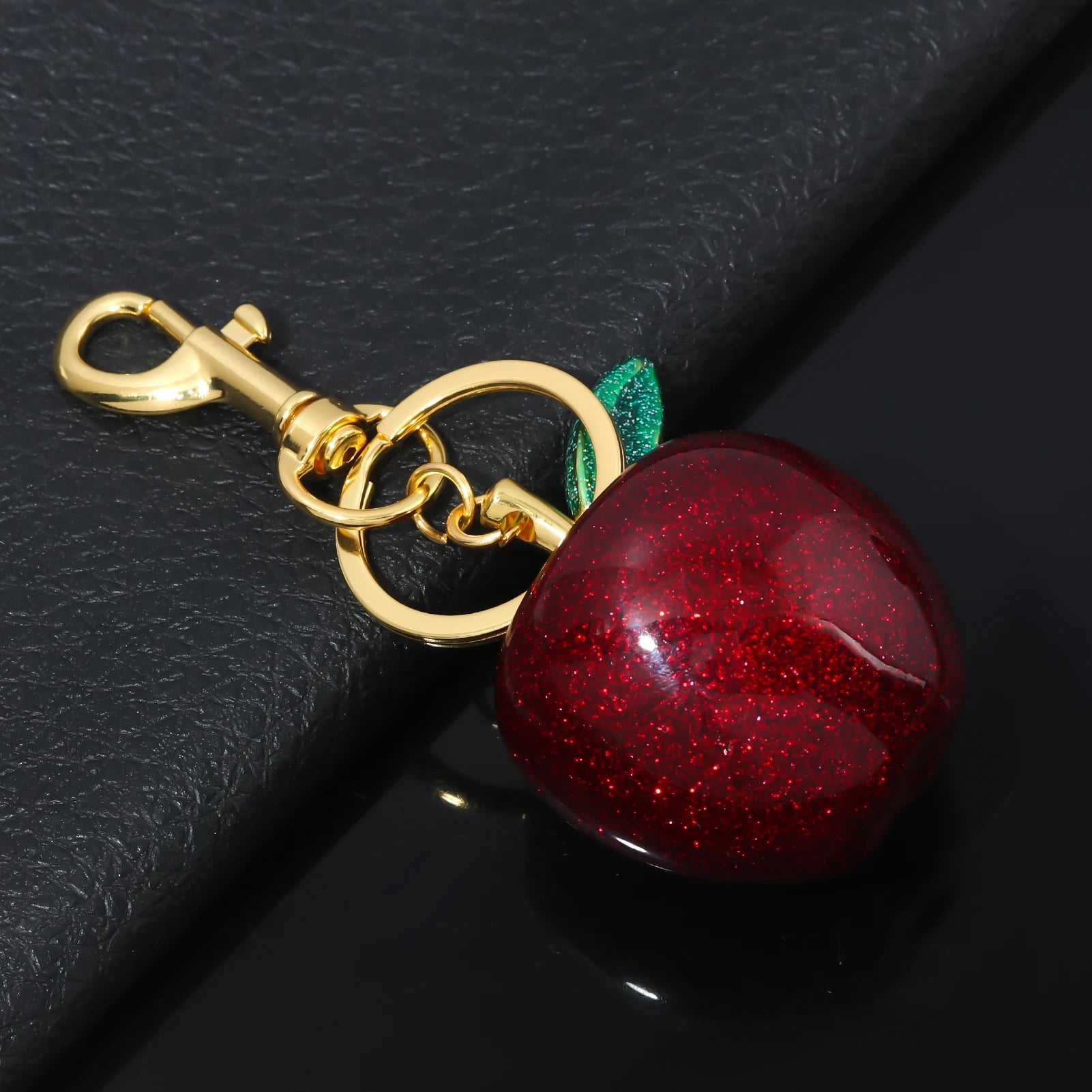 Fashion Apple Keychain Cute Crystal Red Apple Pendant Keyring For Backpack Decoration Exquisite Accessories Gifts