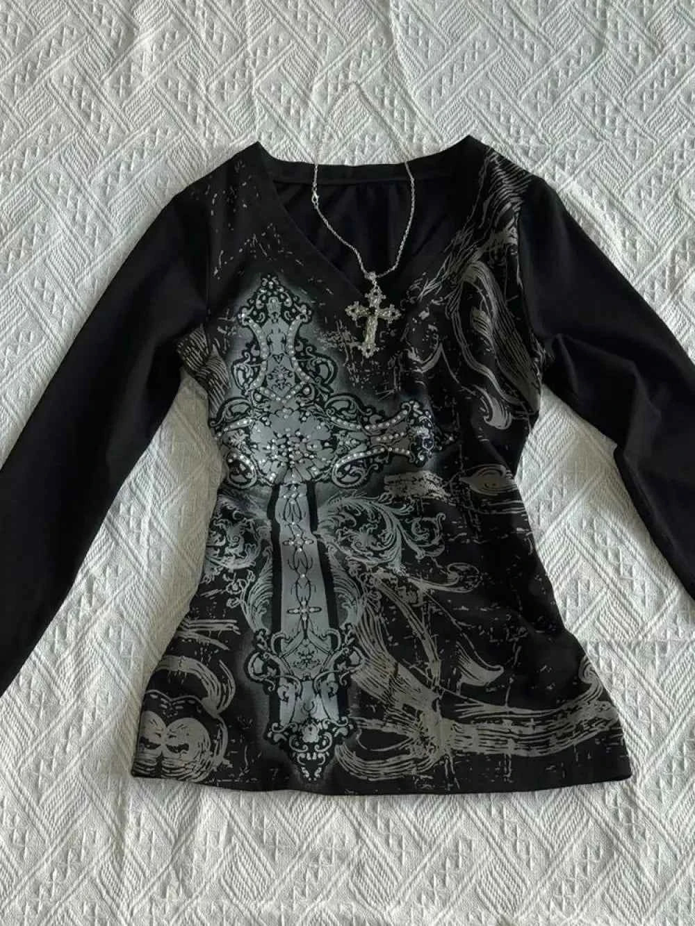 Women s Y2K Gothic Black Printed V neck Long Sleeve Tight Waist T shirt American Retro Autumn New Fashion Slim Fit Top