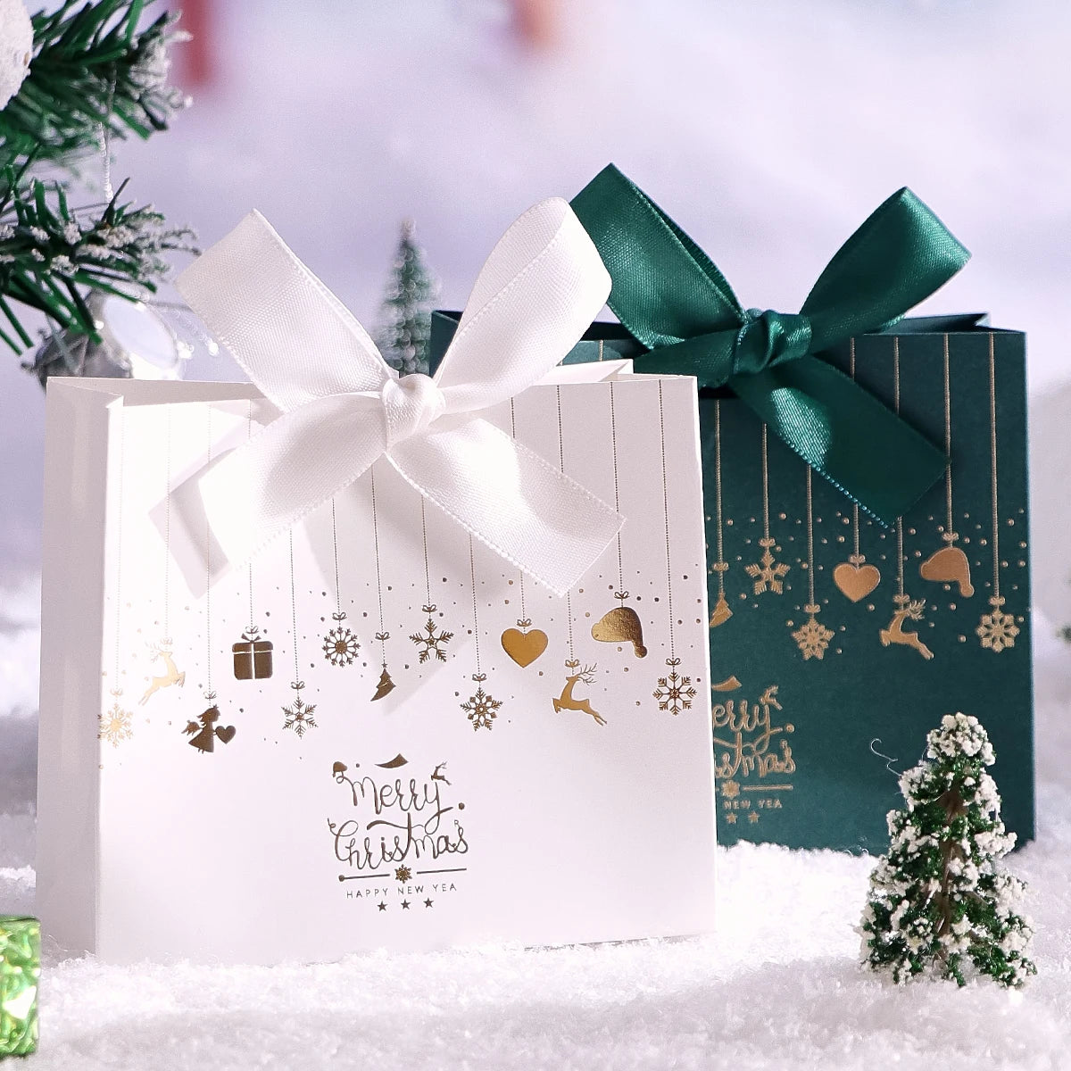 10-Piece Christmas Gift Box with Bow, Santa Claus Sleigh and Reindeer Pattern, Holiday Candy Gift Bags, Suitable for Holiday Parties