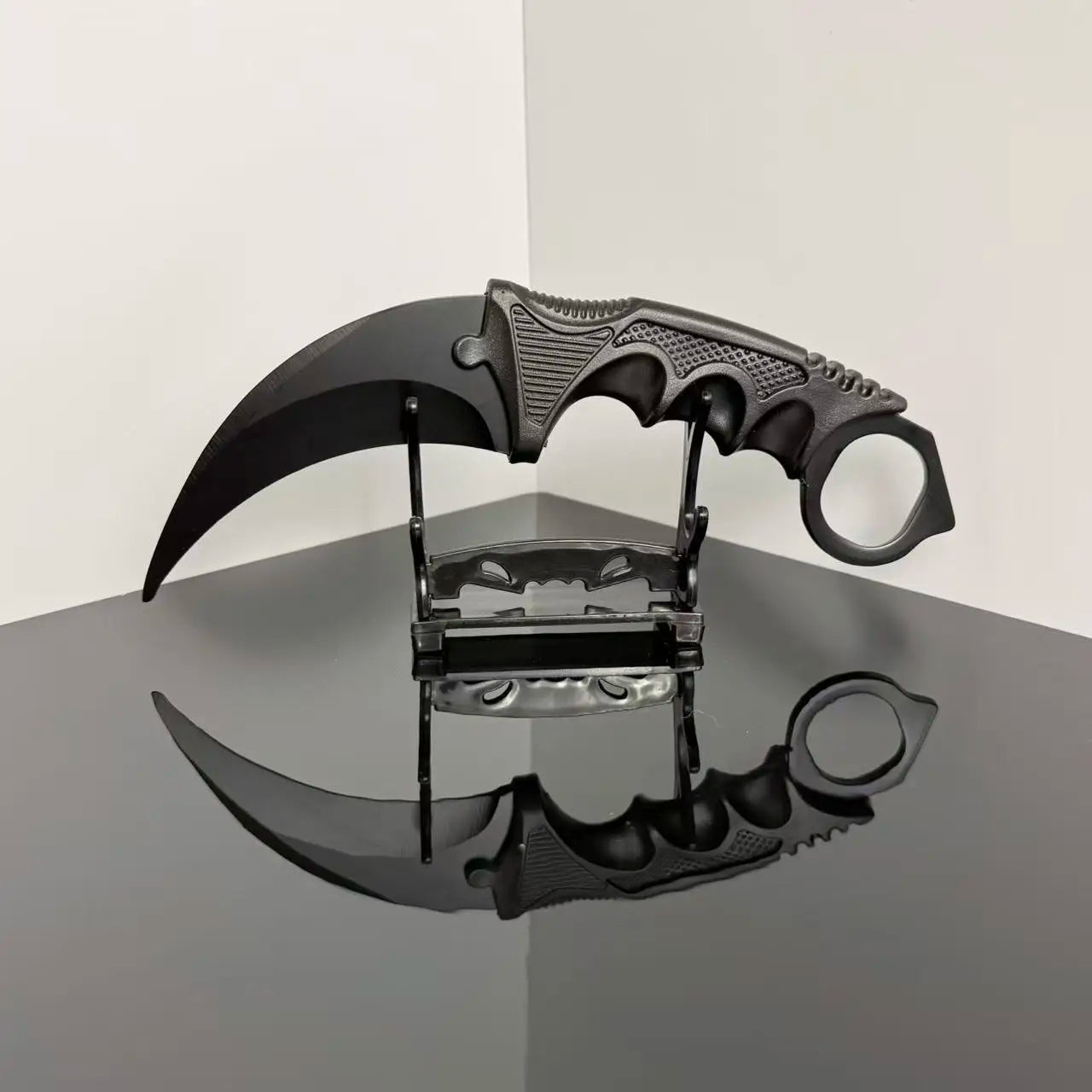 CS Karambit Toy – Safe Cosplay Claw Knife with Plastic Sheath