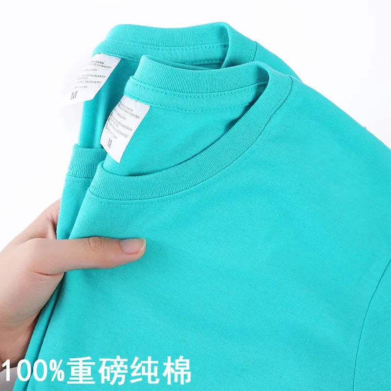 Men’s and women’s short-sleeve T-shirt, loose-fitting and made of soft cotton.