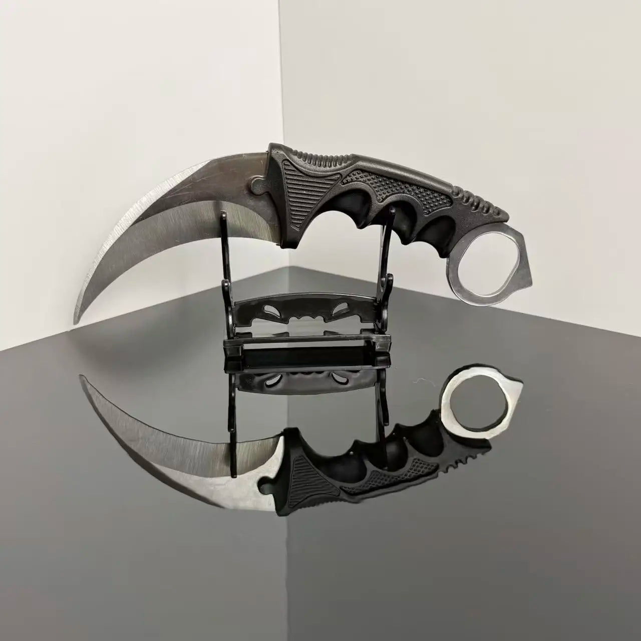 CS Karambit Toy – Safe Cosplay Claw Knife with Plastic Sheath