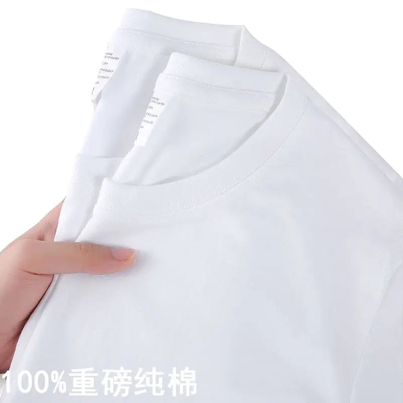 Loose-fit solid color T-shirt with short sleeves, made from 100% cotton.