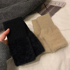 The lady's protective half-finger gloves, suitable for girls, are of a new style. They are soft and comfortable.