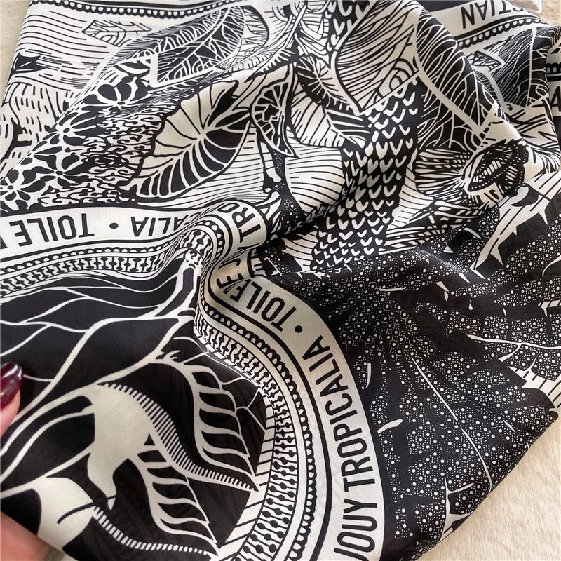 2024 Popular Square Shawls Luxury Sunscreen Satin Kerchief Four Seasons 90X90CM Silk Scarves Fashion Letter Headcloth Scarf Bag