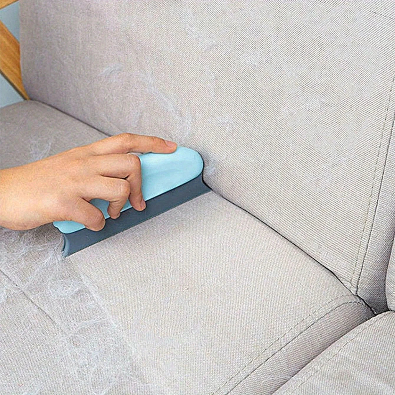 Pet hair remover brush for cats and dogs, designed to clean fur and keep your home tidy.