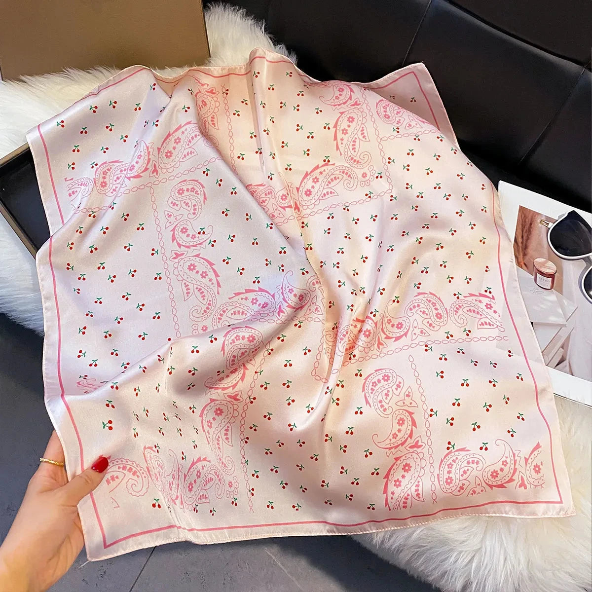 2025 New Fashion 70X70cm Women's Scarf Silk Paisley Print Scarf Square Shawl Decorative Headband Neck Luxury Design Bandana