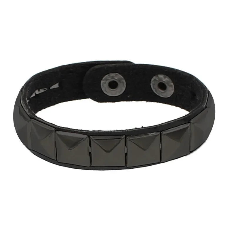 90s Heart Gothic Spike Bracelet Adjustable Punk Rock Bracelet Black Studded Faux Leather Bracelet for Men Women Gift