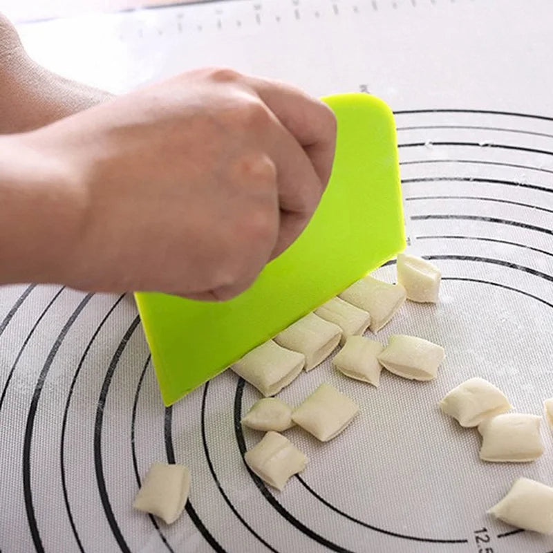 Plastic Cake Cream Spatula – Smooth Edge Dough & Butter Scraper