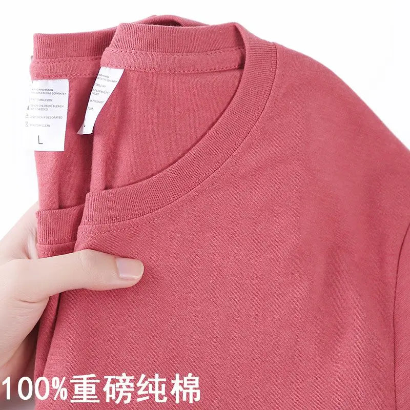 Breathable and soft cotton T-shirt for both men and women, ideal for everyday wear.