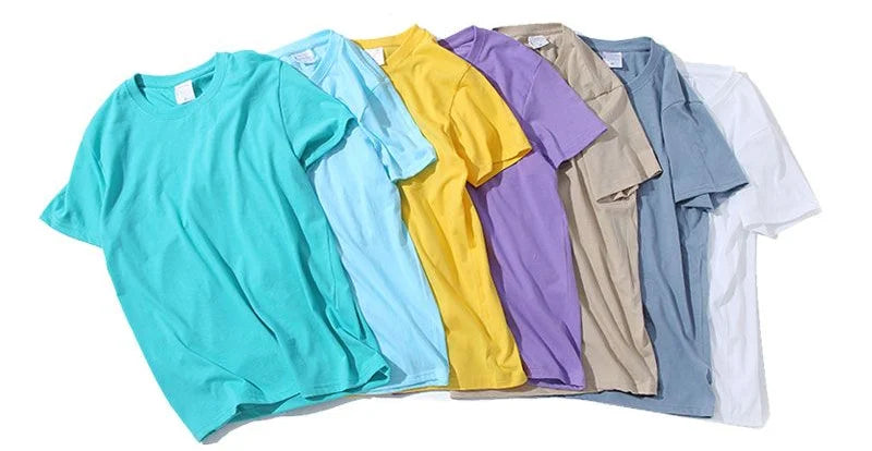 Loose-fitting cotton T-shirt for men and women, ideal for laid-back summer days.