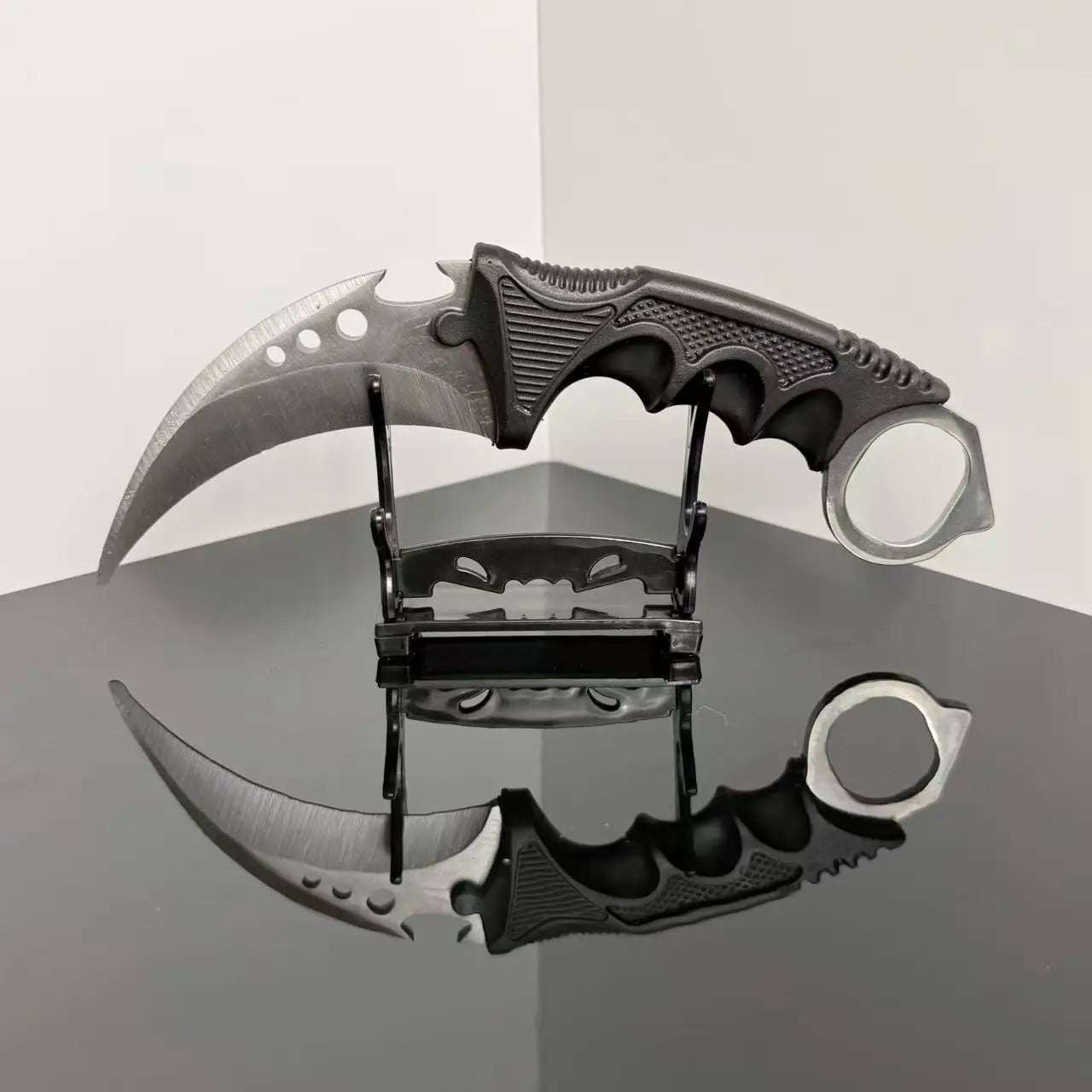CS Karambit Toy – Safe Cosplay Claw Knife with Plastic Sheath