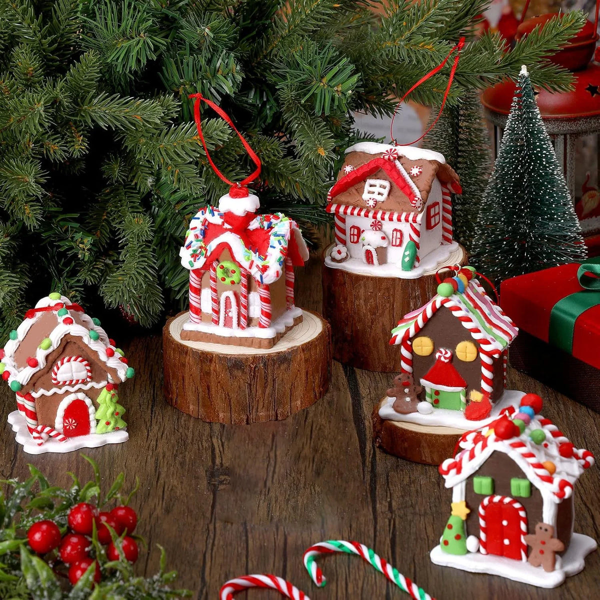 5pcs House Ornaments Holiday Christmas Tree Ornament Set Gingerbread Christmas Decor with Rope Gingerbread House Decor
