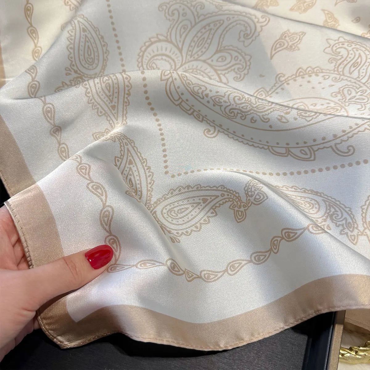2025 New Fashion 70X70cm Women's Scarf Silk Paisley Print Scarf Square Shawl Decorative Headband Neck Luxury Design Bandana