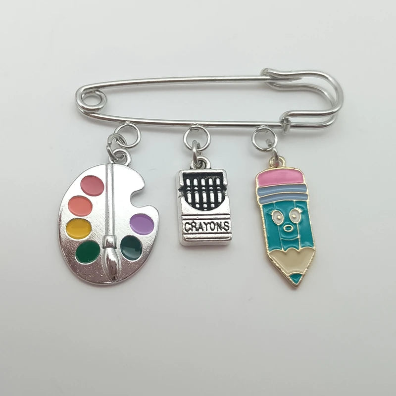 The new fashion teacher and scholar brooch will give you a lot of inspiration. Small gift brooch for teachers and students