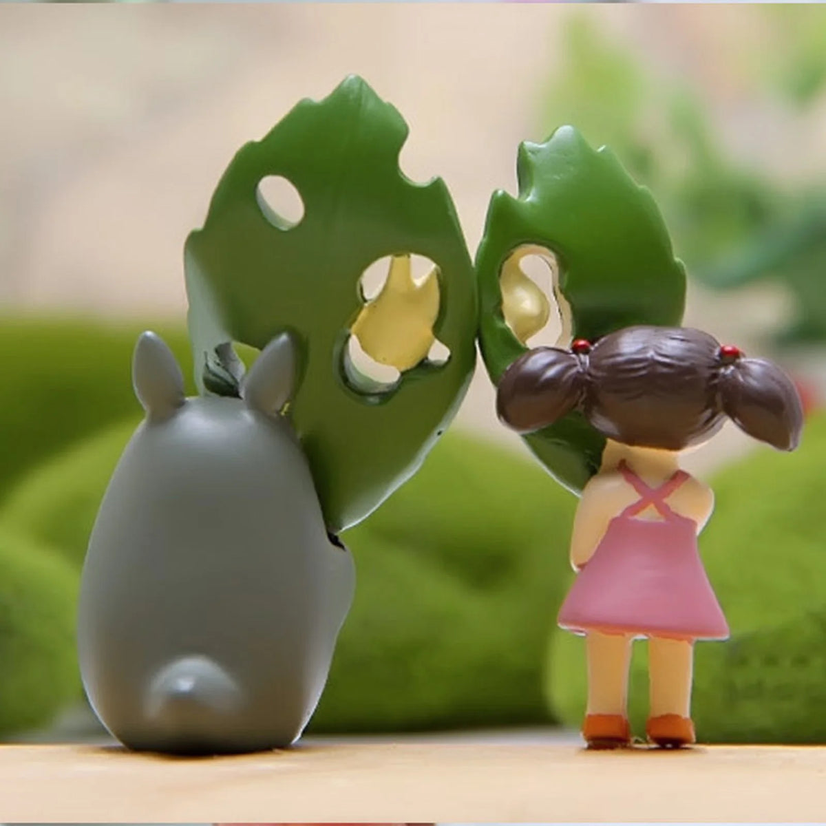 1Pcs Cute Desktop Decoration Totoro Figurine Holding Leaf Totoro Ornament for Living Room Home Decor Items Wall Birthday Gift