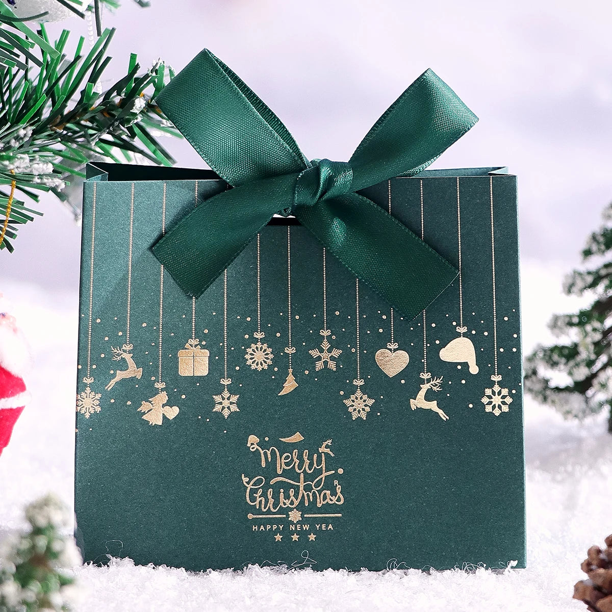 10-Piece Christmas Gift Box with Bow, Santa Claus Sleigh and Reindeer Pattern, Holiday Candy Gift Bags, Suitable for Holiday Parties