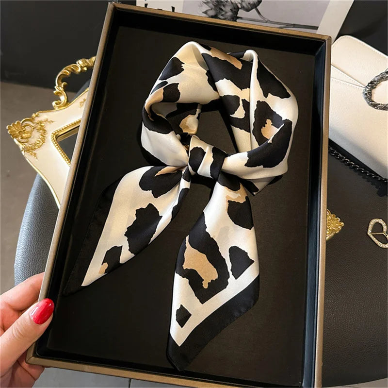 2025 New Fashion 70X70cmPrinted Women's Scarf Pashmina Silk Scarf Square Shawl Decorative Headband Neck Luxury Design Bandana